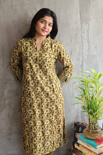 "Full-length image of Loomkar green floral handloom co-ord set showing breathable cotton fabric."