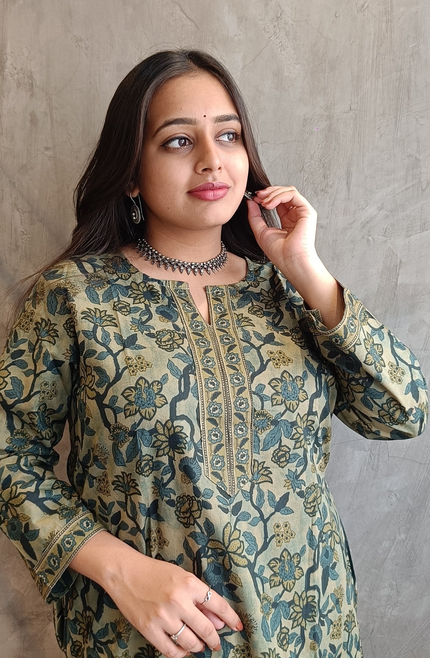 "Close-up of hand screen-printed vanaspati motifs on Loomkar's green handloom cotton co-ord kurti set in Raipur."