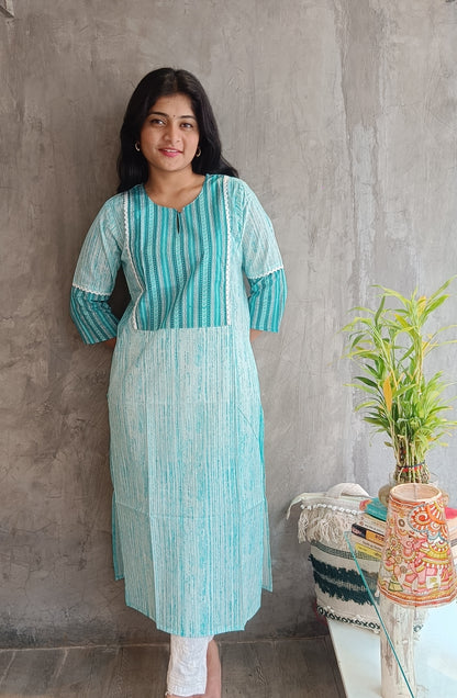 Model in Loomkar's tail green handloom cotton kurti with floral screen print, prefect for office and casual wear."