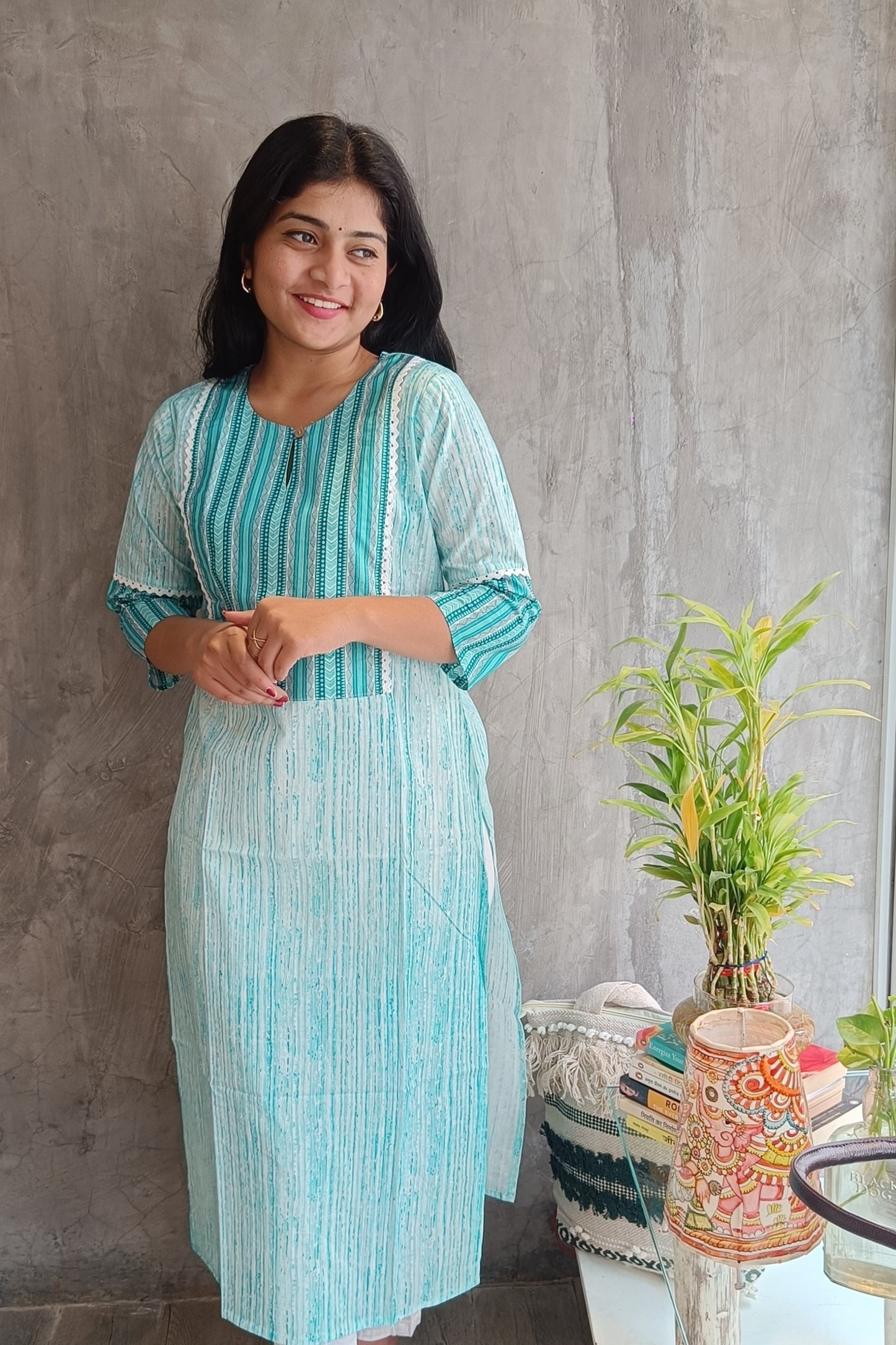 "Close-up view of premium floral screen print on Loomkar's tail green handloom cotton kurti for women in Raipur."