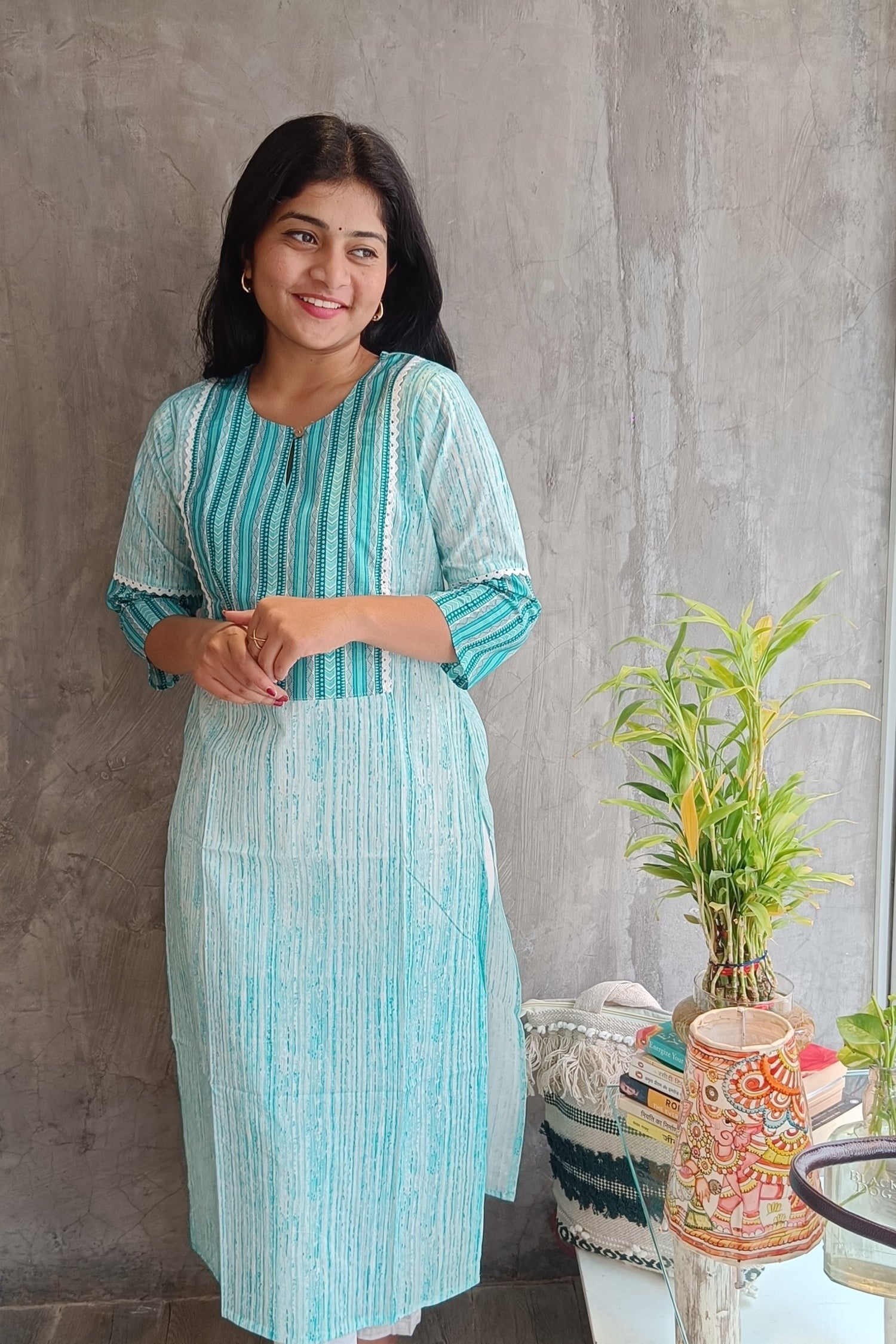 "Close-up view of premium floral screen print on Loomkar's tail green handloom cotton kurti for women in Raipur."